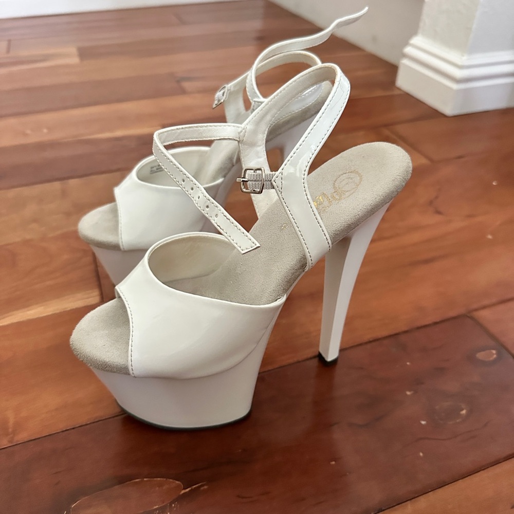 Pleaser sky 309 size 8